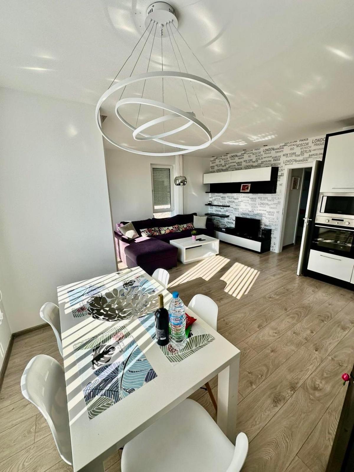 Briz Apartment; 2 Bdr; 6 Guests; Private Parking Varna Exteriér fotografie